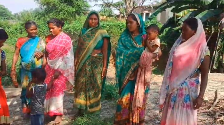 गुमला में गरीबों को सही से नहीं मिल रहा सरकारी अनाज, पीडीएस डीलर और अधिकारियों पर लापरवाही का आरोप