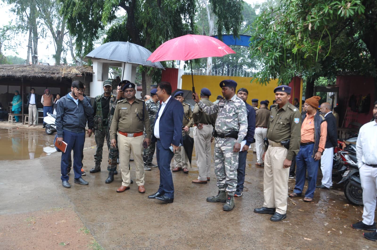 दुमका : एसपी ने केंद्रीय कारा और व्यवहार न्यायालय का लिया जायजा, जानिए क्या है पूरा मामला