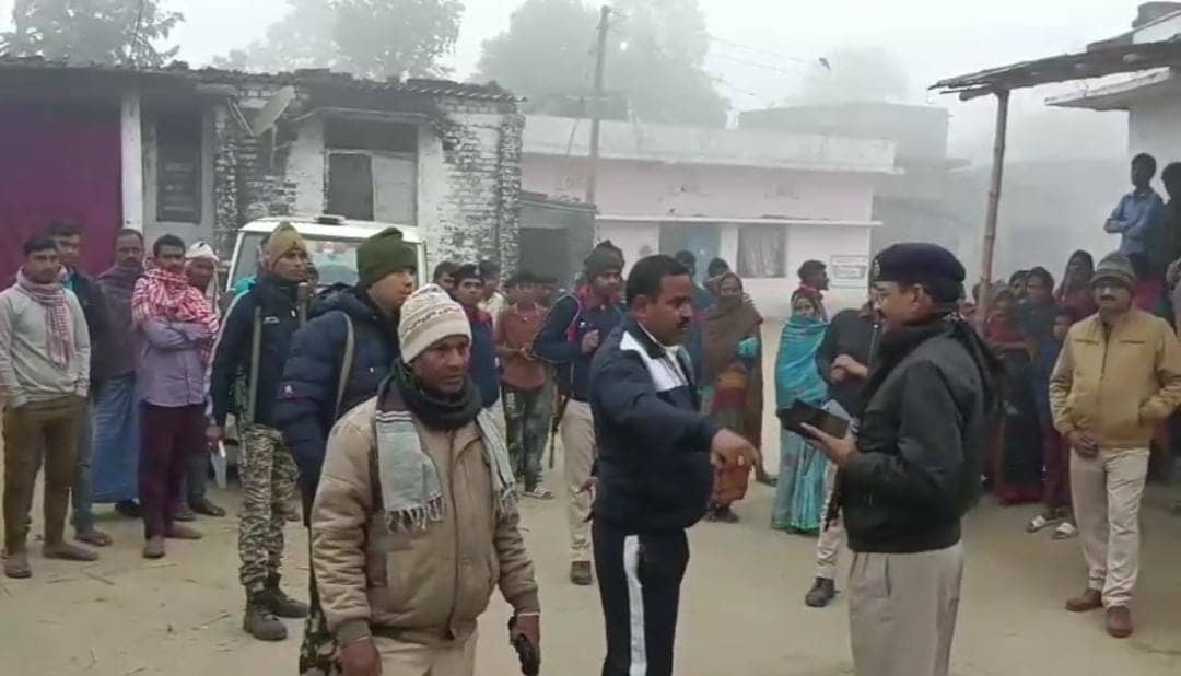 हत्या या आत्महत्या! प्रेमिका के घर में लटका मिला प्रेमी युगल का शव, युवक के परिजनों ने लगाया हत्या का आरोप