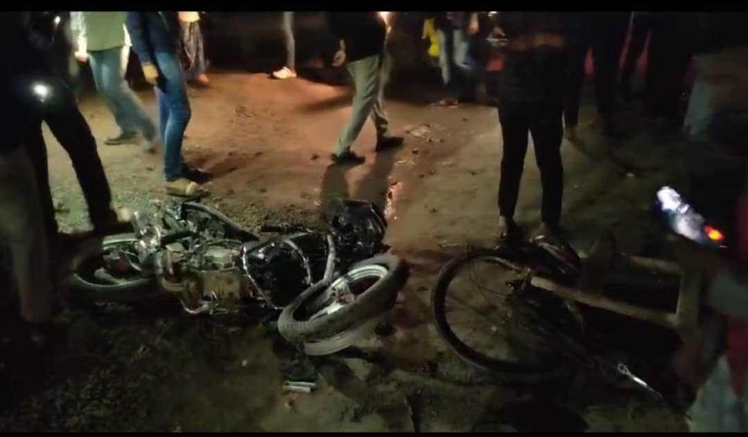 सीवान में भीषण सड़क हादसा, अनियंत्रित ट्रक ने  सवार आधा दर्जन लोगों को कुचला,तीन की मौत, तीन घायल 