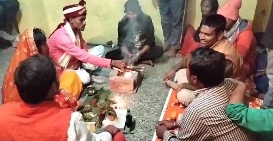 रेलवे पुलिस के जवान का फेसबुकिया प्यार चढ़ा परवान, तो थाना में ही सज गया शादी का मंडप, एसपी के निर्देश पर बजी शहनाई