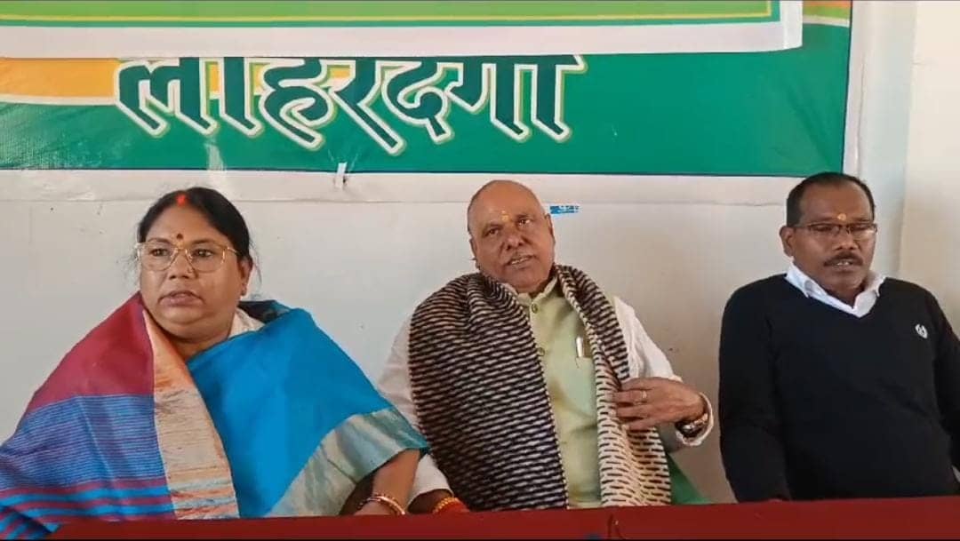 लोहरदगा:धीरज साहू के कार्यालय से 50 करोड़ मिलने पर बीजेपी का हमला, विधायक समरीलाल ने कांग्रेस पर लगाया चुनाव में खरीद फरोख्त की तैयारी का आरोप   