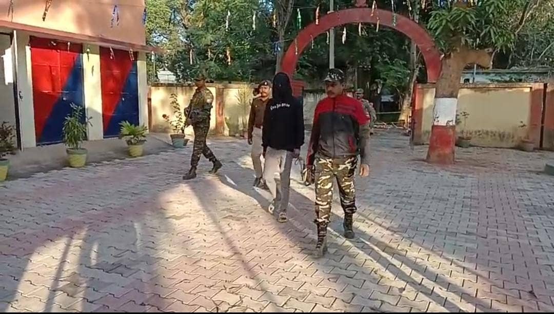 गुमला में चर्चित युवती हत्याकांड मामले में पुलिस ने आरोपी को किया गिरफ्तार, सर और हाथ काटकर कुएं में फेंका था शव