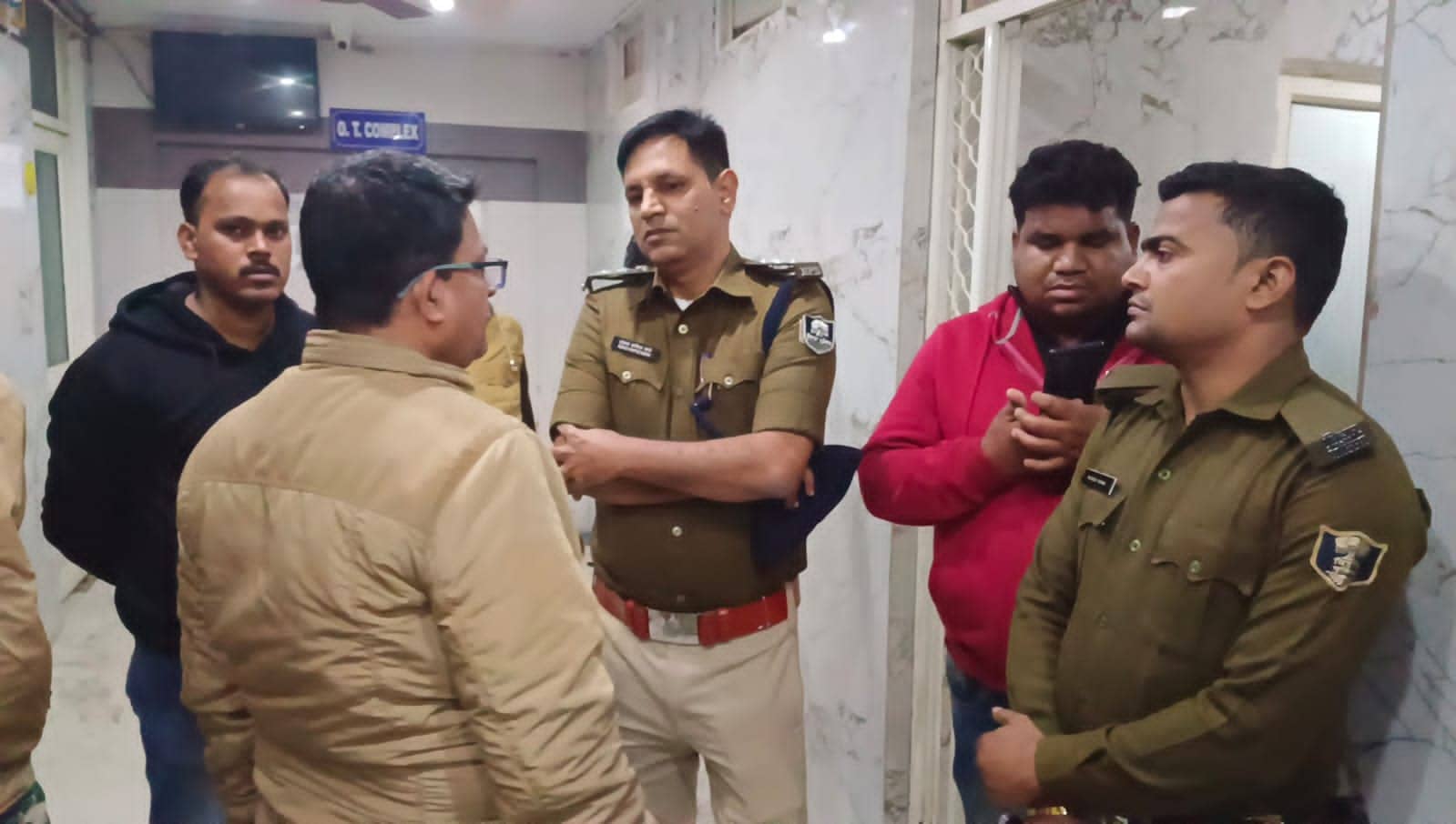 सहरसा:अपराधियों को पकड़ने गई पुलिस पर जानलेवा हमला, एसएचओ सहित दो पुलिसकर्मी घायल, पढ़ें क्यों आक्रोशित है ग्रामीण