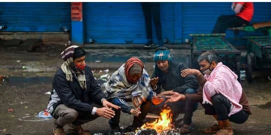 मिचौंग तूफान तो चला गया, अब निकाल लीजिए कंबल और रजाई...