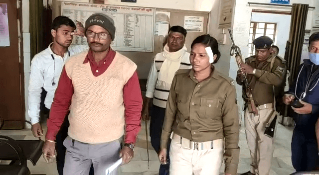 वीडियो नहीं बनाने देने पर महिला वोटर और महिला सिपाही में बवाल, महिला सिपाही का सिर फूटा