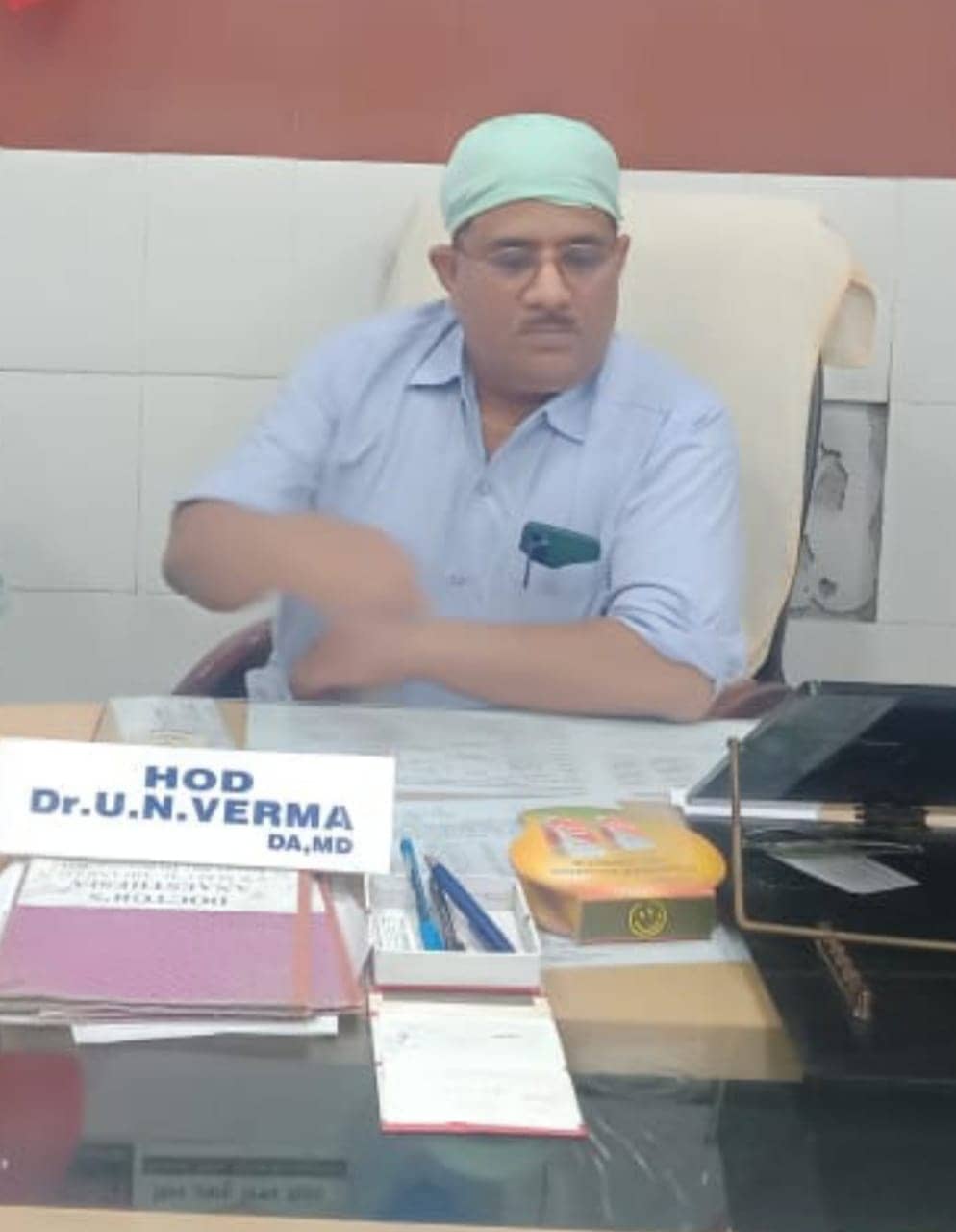 रेप के प्रयास के आरोप के बाद हटाए गए एनेस्थीसिया विभाग के हेड डॉक्टर यूएन वर्मा