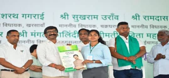 दिसंबर के आखिर में मुख्यमंत्री हेमंत सोरेन देने वाले हैं बड़ी खुशखबरी, जानिए आखिर क्या हैं वो सौगात