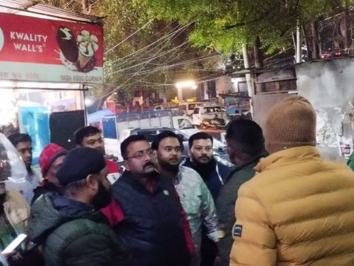 DHANBAD!!लोग देखते रह गए और अपराधी ढाई लाख लूट चलते बने ,पढ़िए उनका तरीका 