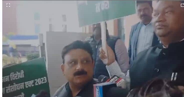 Jharkhand Politics- वन कानून में संशोधन आदिवासी समाज के परंपरागत अधिकारों पर हमला, सत्ता पक्ष के विधायकों ने सदन में दिया धरना