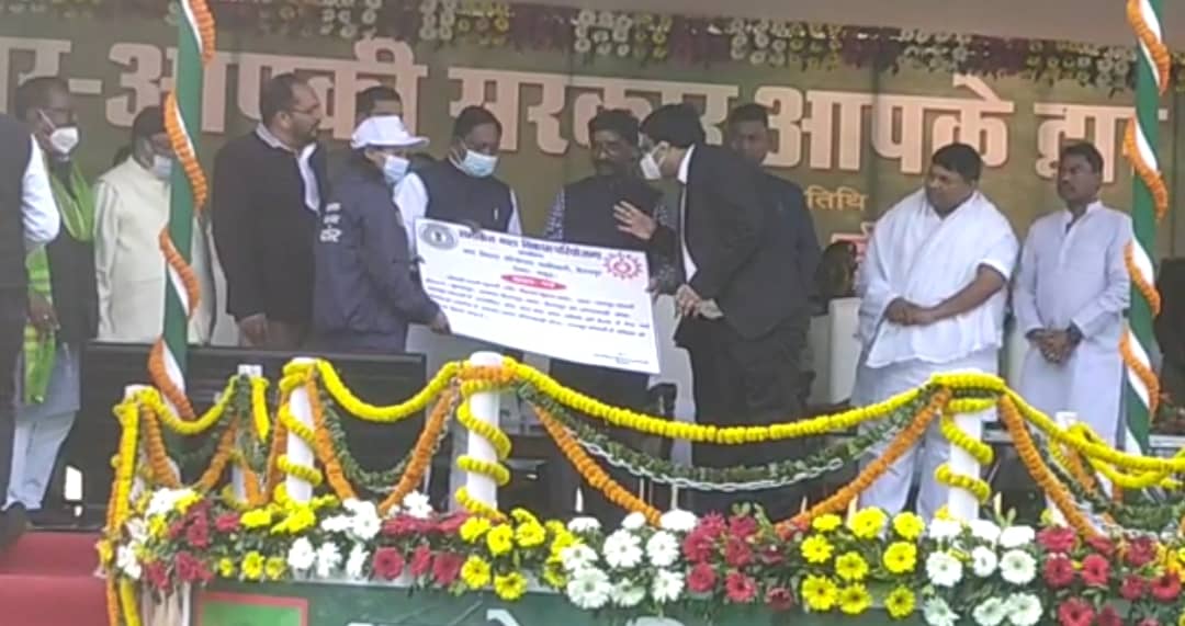 दुमका में सीएम,  1128 करोड़ रुपये की परिसंपत्ति का किया वितरण