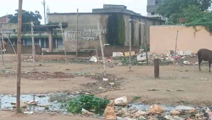 नरक बनी हुई है गुमला हाट बाजार की स्थिति, प्रशासन की अनदेखी से लोगों को हो रही परेशानी