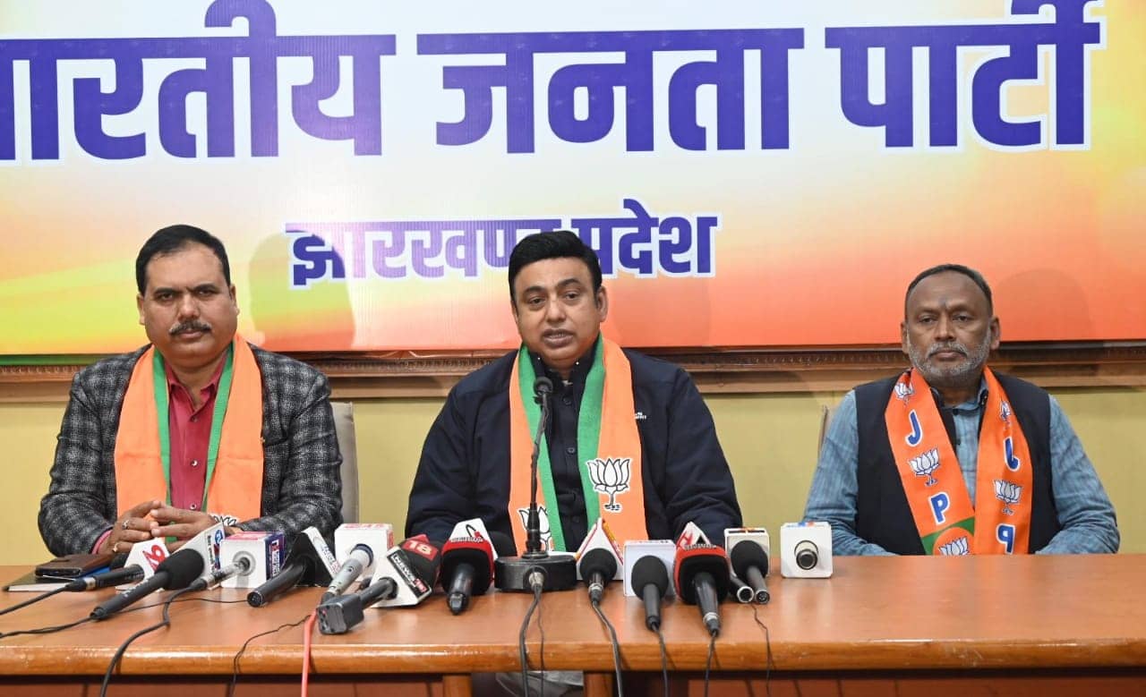 मुख्यमंत्री हेमंत सोरेन करप्शन सेल के मुखिया हैं, भगोड़ा बहुत दिन तक नहीं बच सकता, जानिए क्यों हेमंत सोरेन पर भाजपा ने लगाया गंभीर आरोप