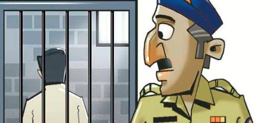 सर्दी में अंडा मिला ठंडा तो ट्रैफिक पुलिसवालों ने दुकानदार की कर दी पिटाई, केस भी करा दिया दर्ज, जानिए पूरी खबर