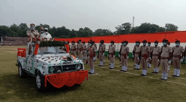 गढवा में मंत्री मिथिलेश ठाकुर ने फहराया तिरंगा, जिले वासियों से कोरोना से सतर्क रहने की अपील की