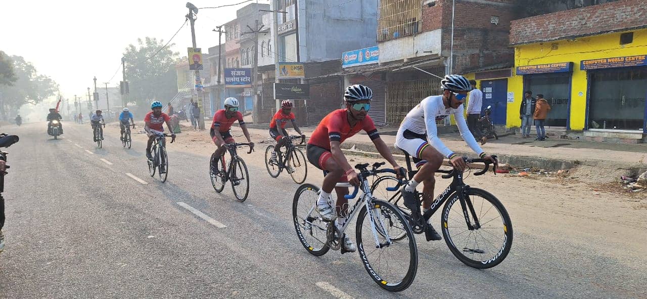 गिरिडीह:टाईगर जगरनाथ महतो 10वीं झारखंड राज्य स्तरीय रोड साईकिलिंग प्रतियोगिता का आगाज, मंत्री बेबी देवी ने हरी झंडी दिखाकर की शुरुआत