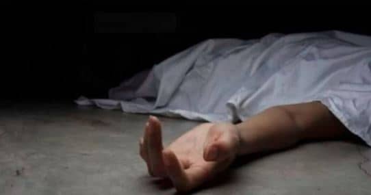 पति-पत्नी का हुआ झगड़ा, बात बढ़ी औऱ दुधमुंहे बच्चे के साथ जहर खाकर दे दी जान, पढ़िए सनसनीखेज खबर  