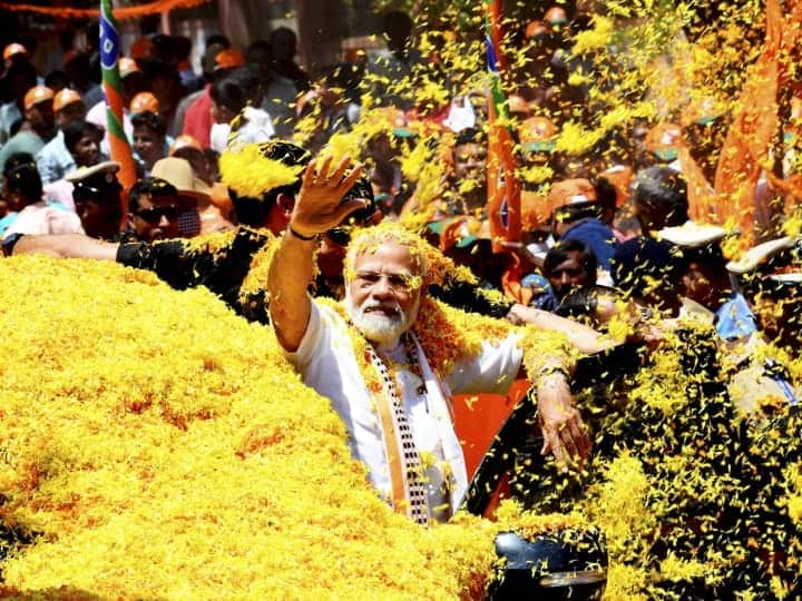 जय श्री राम और मोदी के नारों से गूंजा अयोध्या धाम, रोड शो में जमकर बरसाये गए फूल, जानिए कैसा रहा पीएम का अयोध्या दौरा 