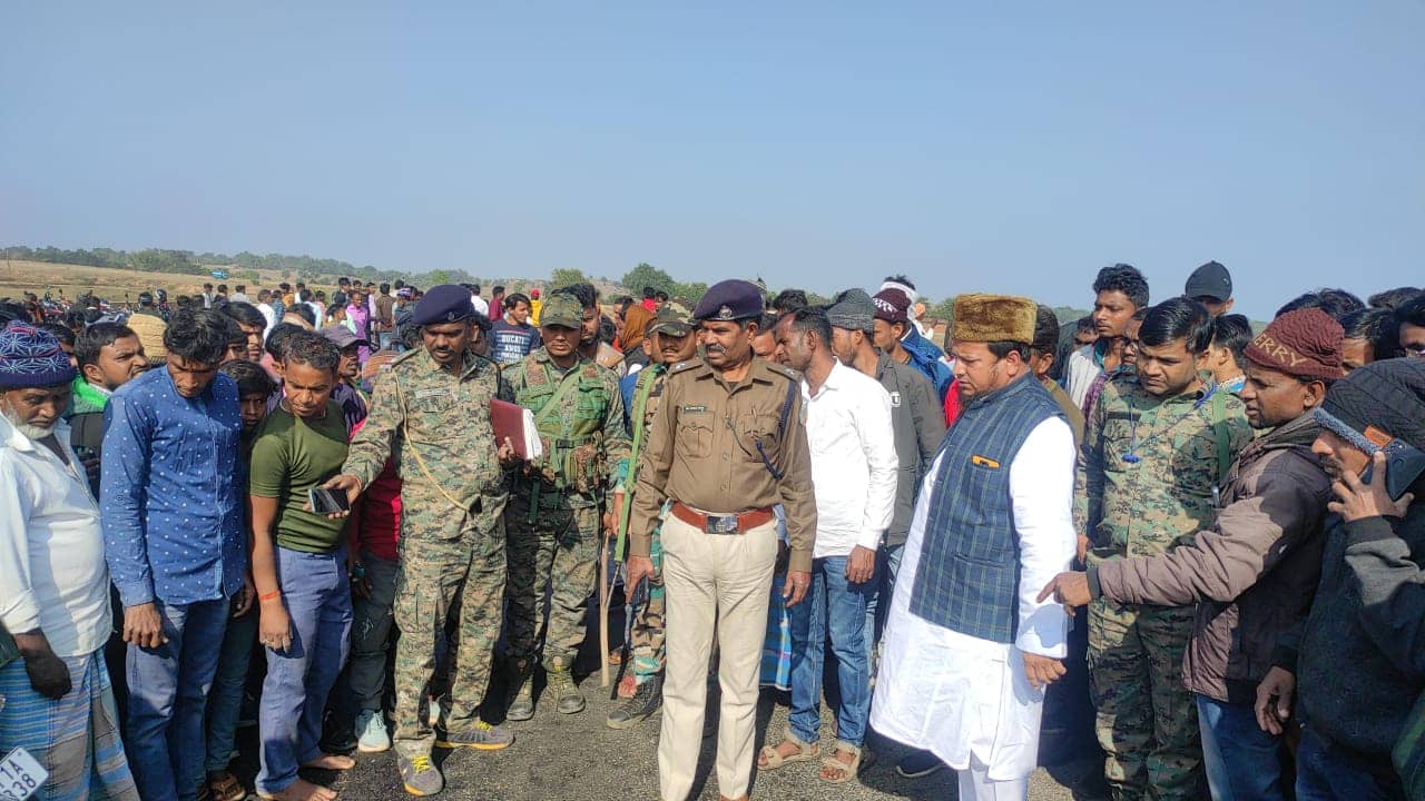 गिरिडीह: ट्रक और बाइक की टक्कर में एक की मौत, आक्रोशित लोगों ने किया रोड जाम, जानें फिर पुलिस ने क्या किया