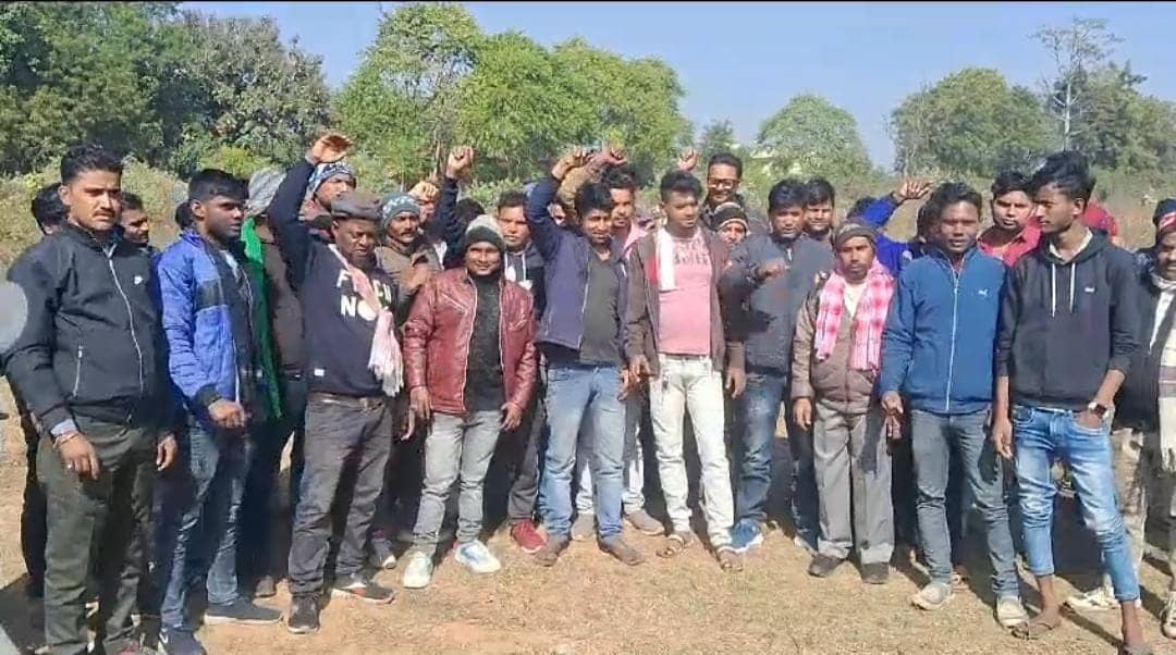 हिट एंड रन कानून के विरोध में देवघर में चक्का जाम! ECL से कोयला ढुलाई ठप, रोजाना हो रही है लाखों की राजस्व हानि   