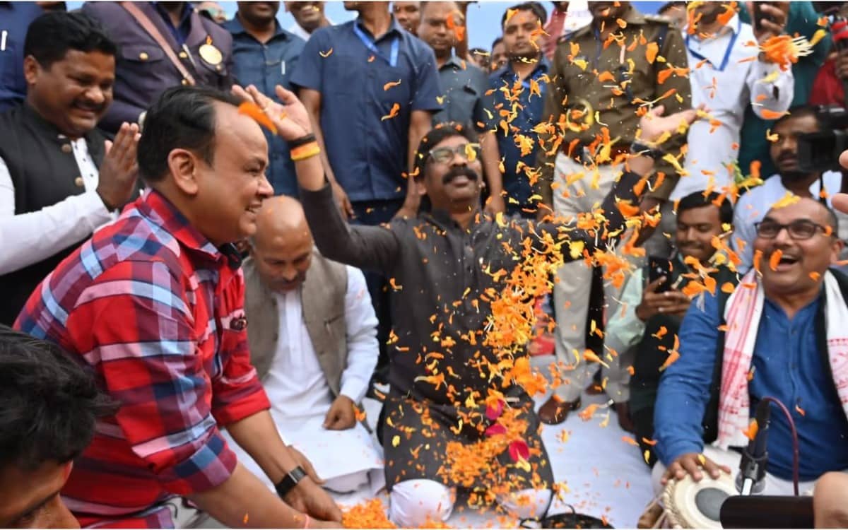 इस बार फिर विपक्ष को सीएम हेमंत का होली आमंत्रण! इधर भाजपा का दावा विधायकों से सादे कागज पर करवाया गया हस्ताक्षर