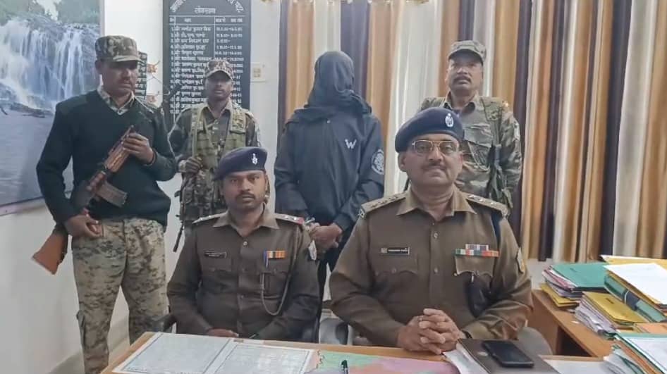 लोहरदगा: प्रेमी ने प्रेमिका की गला दबाकर की हत्या, पुलिस ने आरोपी को किया गिरफ्तार, पढ़ें हत्या की असल वजह 