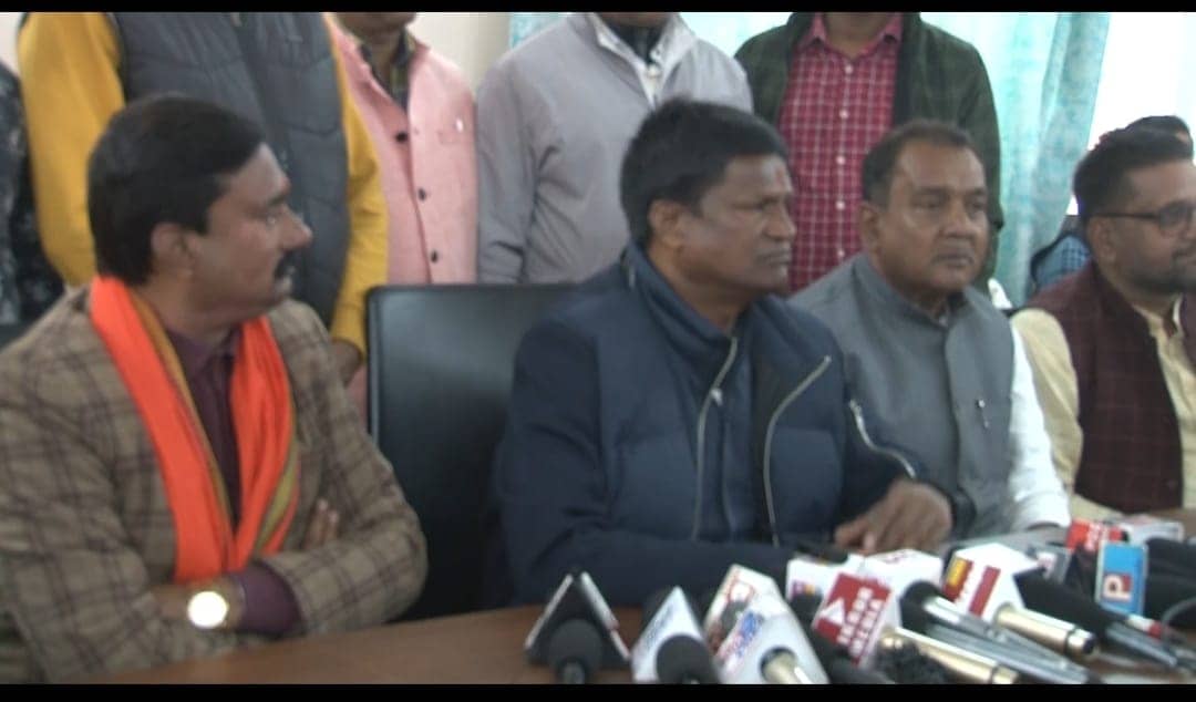 विधायक ढुल्लू महतो के निशाने पर पूर्व एसएसपी, कहा - कोयला चोरी की सीबीआई जांच हो