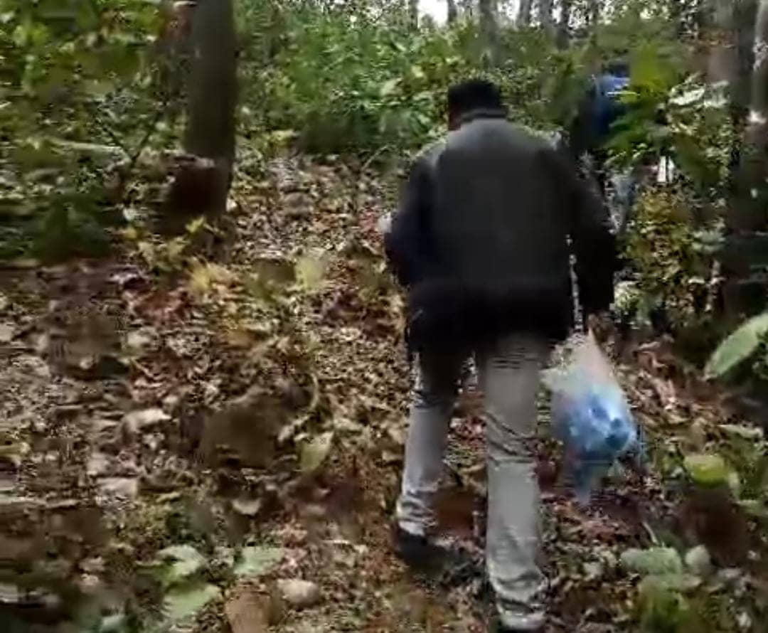 मानव सेवा की मिसाल बन रहे हैं गुमला के स्वास्थ्यकर्मी! खतरनाक रास्तों को तय कर लोगों की कर रहे है सेवा