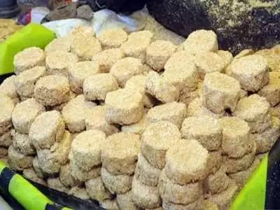 आने वाला है मकर संक्रांति: बाजार में महकने लगी चीनी, गुड़ और तिल की खुशबू, जानिए इसका महत्व