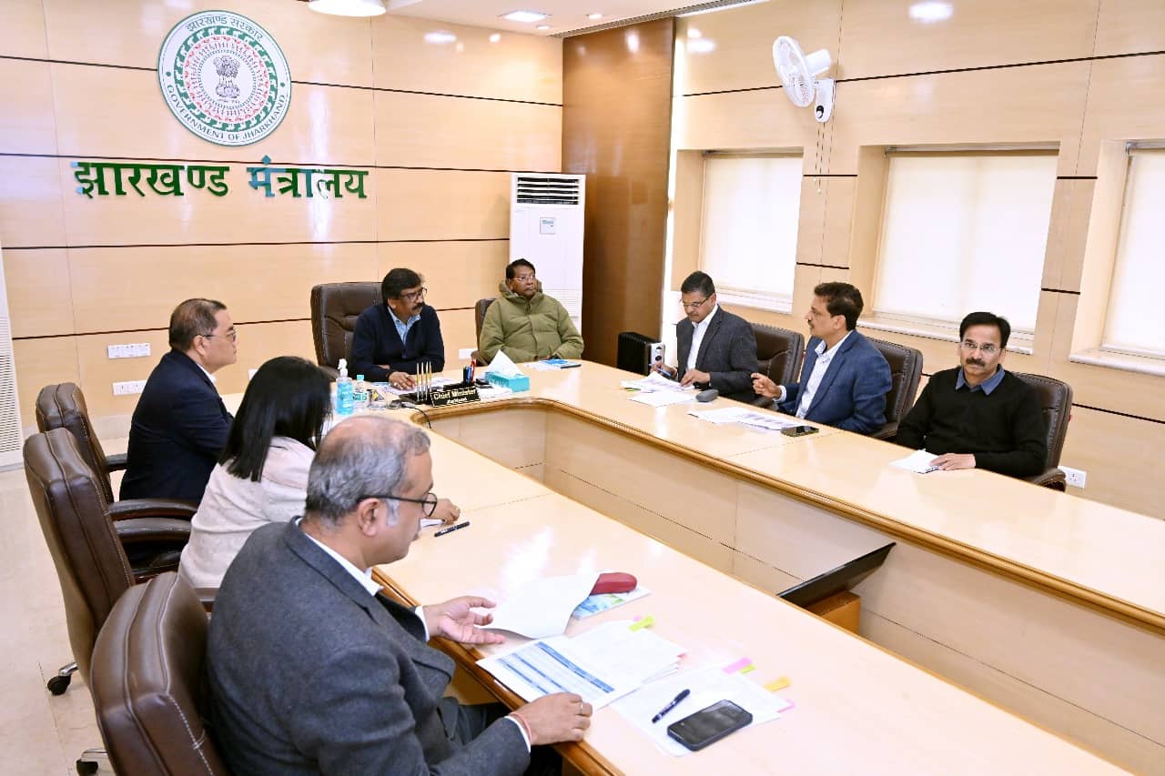 सीएम हेमंत ने बजट को लेकर अधिकारियों के साथ की समीक्षा, कहा- गांव, कृषि, किसान और नौजवान पर रहेगा  विशेष फोकस