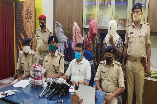 जमशेदपुर पुलिस ने लूट का किया खुलासा, चार आरोपी गिरफ्तार