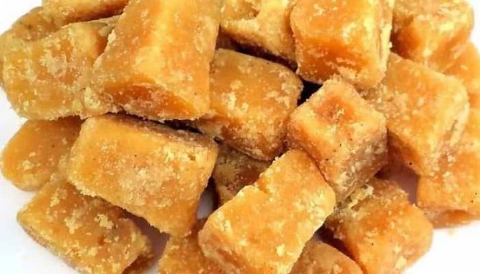 Jaggery Benefits: बीमारियों से बचना है तो आज से ही गुड़ को डाइट में करें शामिल, ब्लडप्रेशर से लेकर पेट तक का रखेगा ख्याल