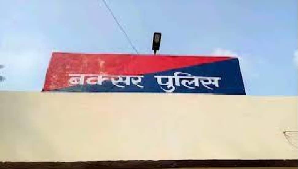 अवैध शराब के खिलाफ बक्सर पुलिस की बड़ी कार्रवाई! पिकअप ट्रक से 30 लाख की शराब किया जब्त, तीन तस्कर गिरफ्तार