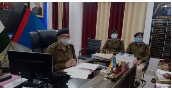 देवघर में मोटरसाइकिल पर एसपी सर की क्लास, जानिए क्या है मामला !