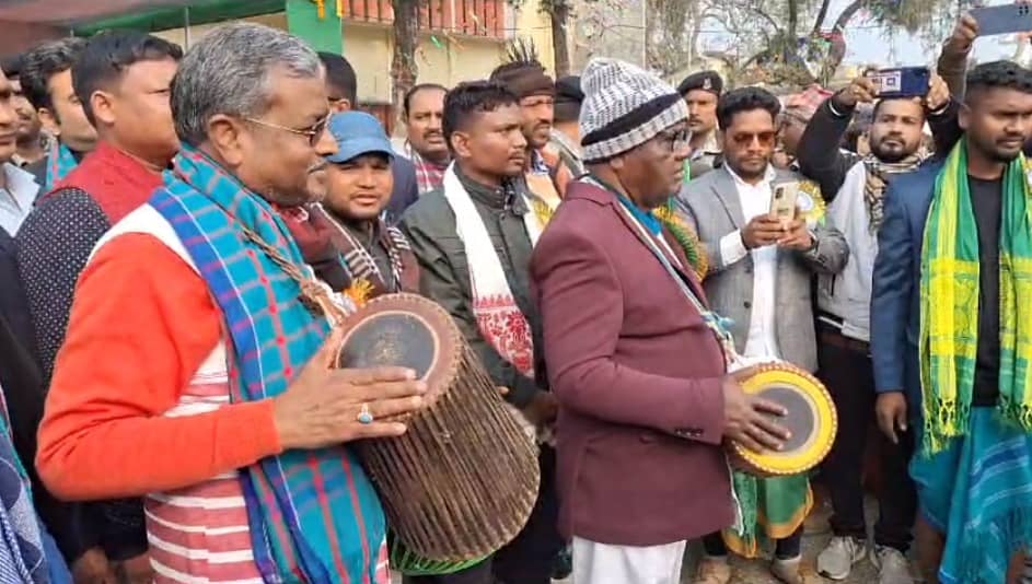 बाबूलाल और लॉबिन साथ-साथ ! क्या पक रही सियासी खिचड़ी या कुछ और  