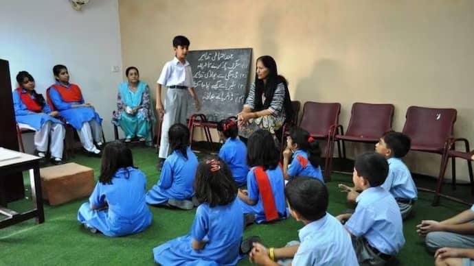 अल्पसंख्यकों का जुबान छीनने की साजिश! भाजपा की राह पर  झामुमो!  3712 उर्दू शिक्षक का पद सरेंडर करने के फैसले के खिलाफ मुस्लिम संगठनों में आक्रोश