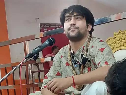 विवादों वाले ‘बाबा’ का झारखंड में इंट्री बैन! हाईकोर्ट ने मुख्य सचिव और डीजीपी को किया तलब, बुधवार को बाबा को राहत मिलने के आसार