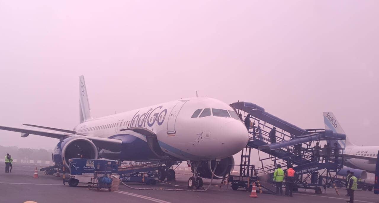 मां के मौत की खबर मिलते ही पायलट ने विमान को उड़ाने से किया मना, दूसरे पायलट के आने के बाद पुणे के लिए उड़ान भर सकी इंडिगो की फ्लाइट