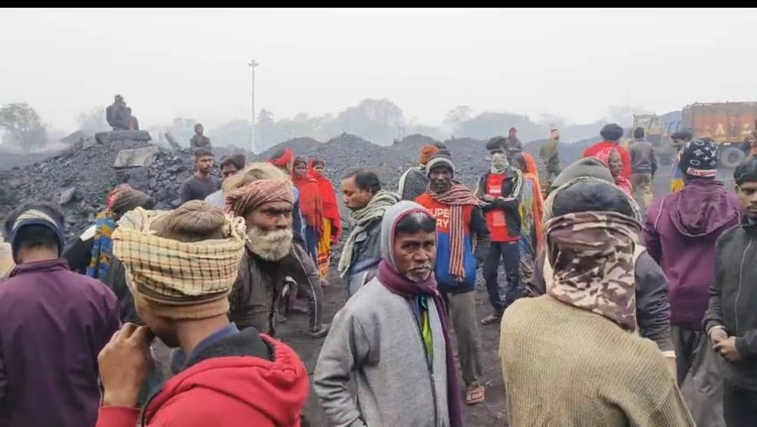 धनबाद: बीसीसीएल के सिजुआ में मजदूरों के दो गुटों में हिंसक झड़प, कई चोटिल, जानिए क्या था डिमांड