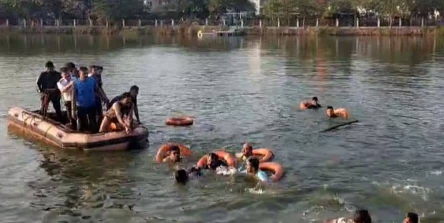 बड़ा हादसा ! गुजरात में स्कूली छात्रों से भरी नाव झील में पलटी, सात बच्चों समेत 9 की मौत 