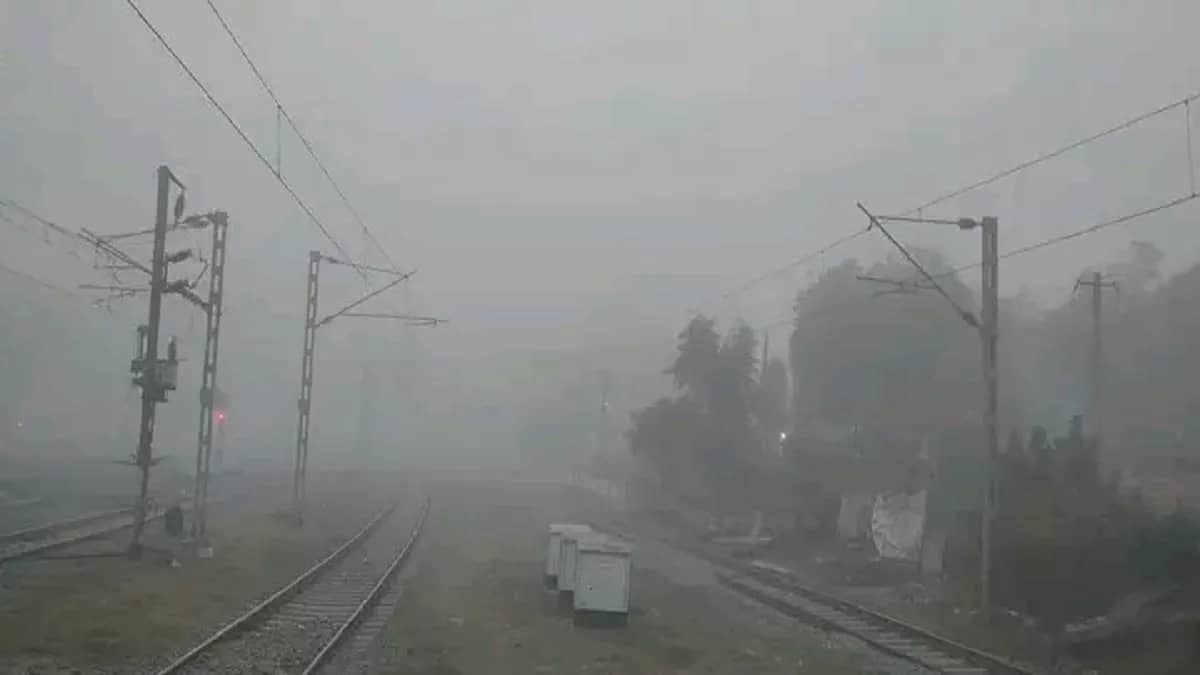 Ranchi Weather Updates : शीतलहर और कोहरे से जीवन अस्त-व्यस्त, आज भी कई फ्लाइट रद्द, विलम्ब से खुलेगी ट्रेन