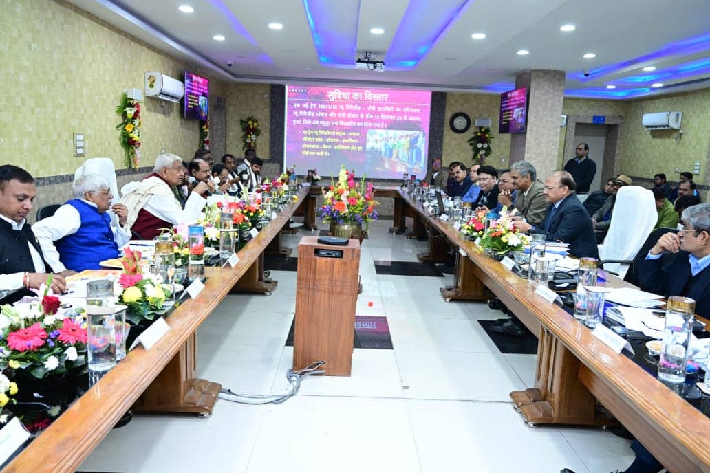 धनबाद मंडल क्षेत्र के सांसद पहुंचे धनबाद ,उठाई अपने -अपने इलाके की रेल समस्याएं 