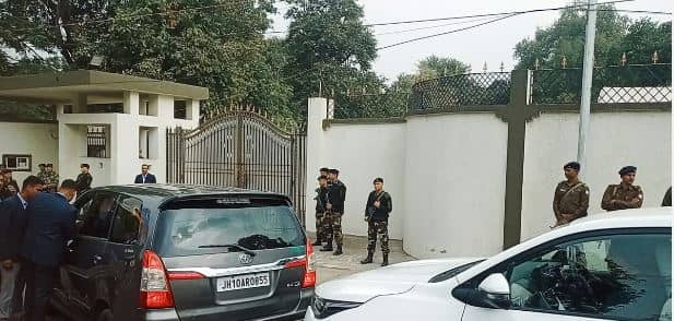 Breaking News :- मुख्यमंत्री आवास के 500 मीटर के दायरे में धारा 144 लागू , प्रशासन करेगा सख्त कार्रवाई, सीएम हेमंत सोरेन से ईडी की पूछताछ जारी