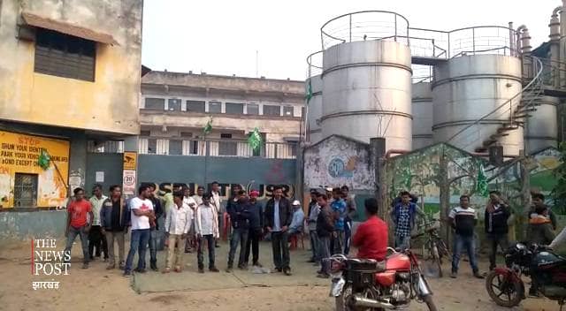 बिना मजदूरी दिए नौ-दो-ग्यारह हो रही थी जमशेदपुर की यह कंपनी, मजदूरों ने फिर ये किया