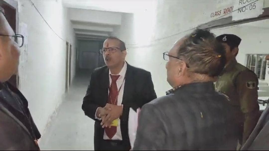 बिहार:स्कूल की छुट्टी को लेकर के के पाठक और डीएम आमने सामने! स्कूल खुलवाने के आदेश को डीएम ने ठुकराया, पढ़ें क्या कहा