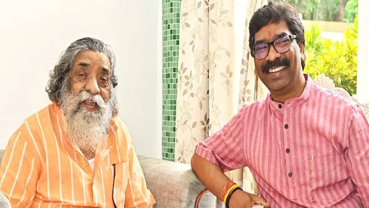 झारखंड : मुश्किल में सोरेन परिवार ! एक तरफ जमीन घोटाले में  हेमंत सोरेन को ED की नोटिस तो दूसरी तरफ आय से अधिक मामले में शिबू सोरेन पर लटकी CBI की तलवार