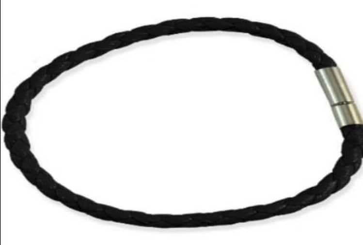 अगर नहीं दे रहा किस्मत साथ तो ये छह इंच का काला सूता बदल देगा आपकी तकदीर, बांधने समय इन बातों का रखें ध्यान 