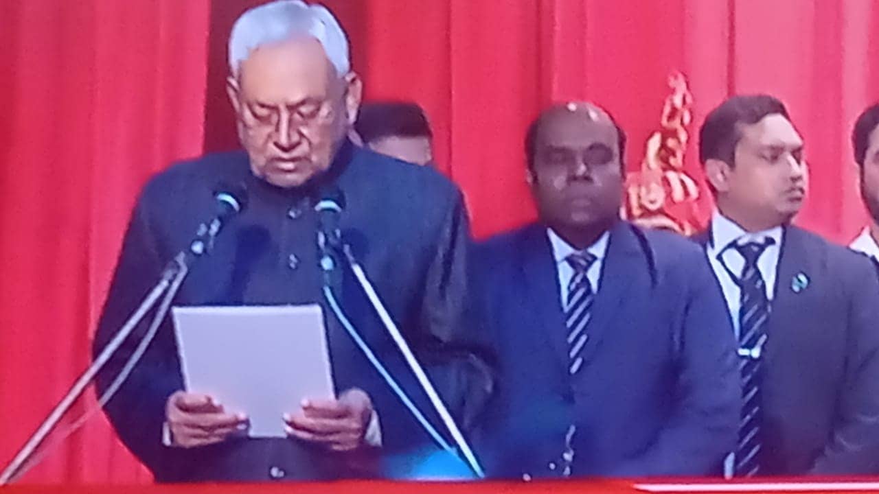 BREAKING NEWS:- 9वीं बार नीतीश कुमार ने ली सीएम पद की शपथ, सम्राट चौधरी और विजय सिन्हा बने उपमुख्यमंत्री, लगे जय श्री राम के नारे