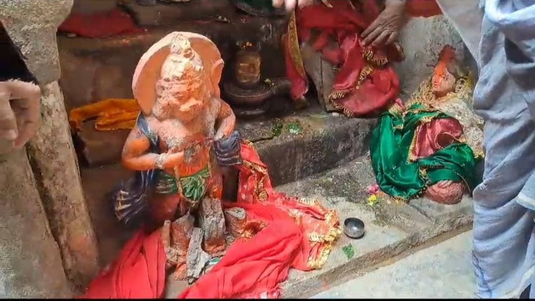 मुंगेर: असामाजिक तत्वों की शर्मनाक करतूत! ठाकुर जी सहित अन्य दो भगवानों की प्रतिमाओं को किया क्षतिग्रस्त, जांच में जुटी पुलिस
