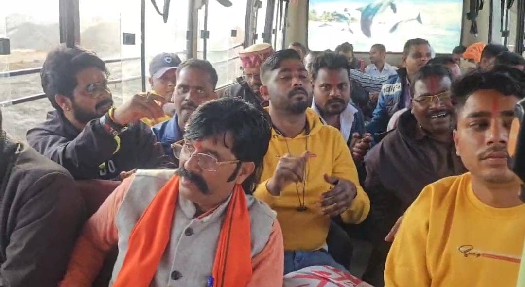 गुमला से राम भक्तों का जत्था अयोध्या के लिए रवाना, खूब लगे जय श्रीराम के नारे   